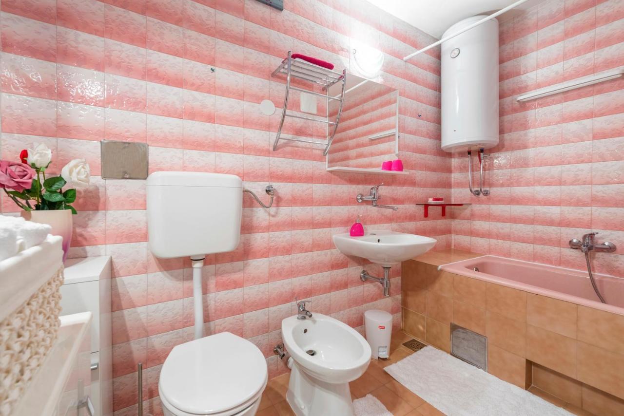 Adventure Apartment 75M2 Close To The Center Split Buitenkant foto