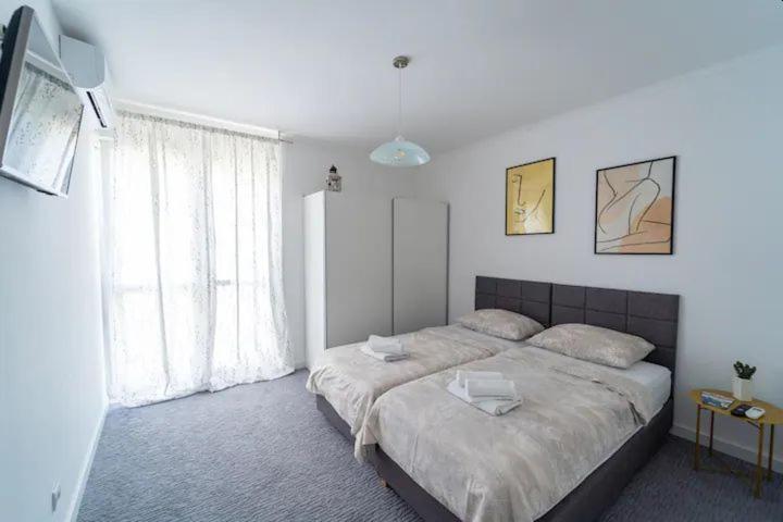Adventure Apartment 75M2 Close To The Center Split Buitenkant foto