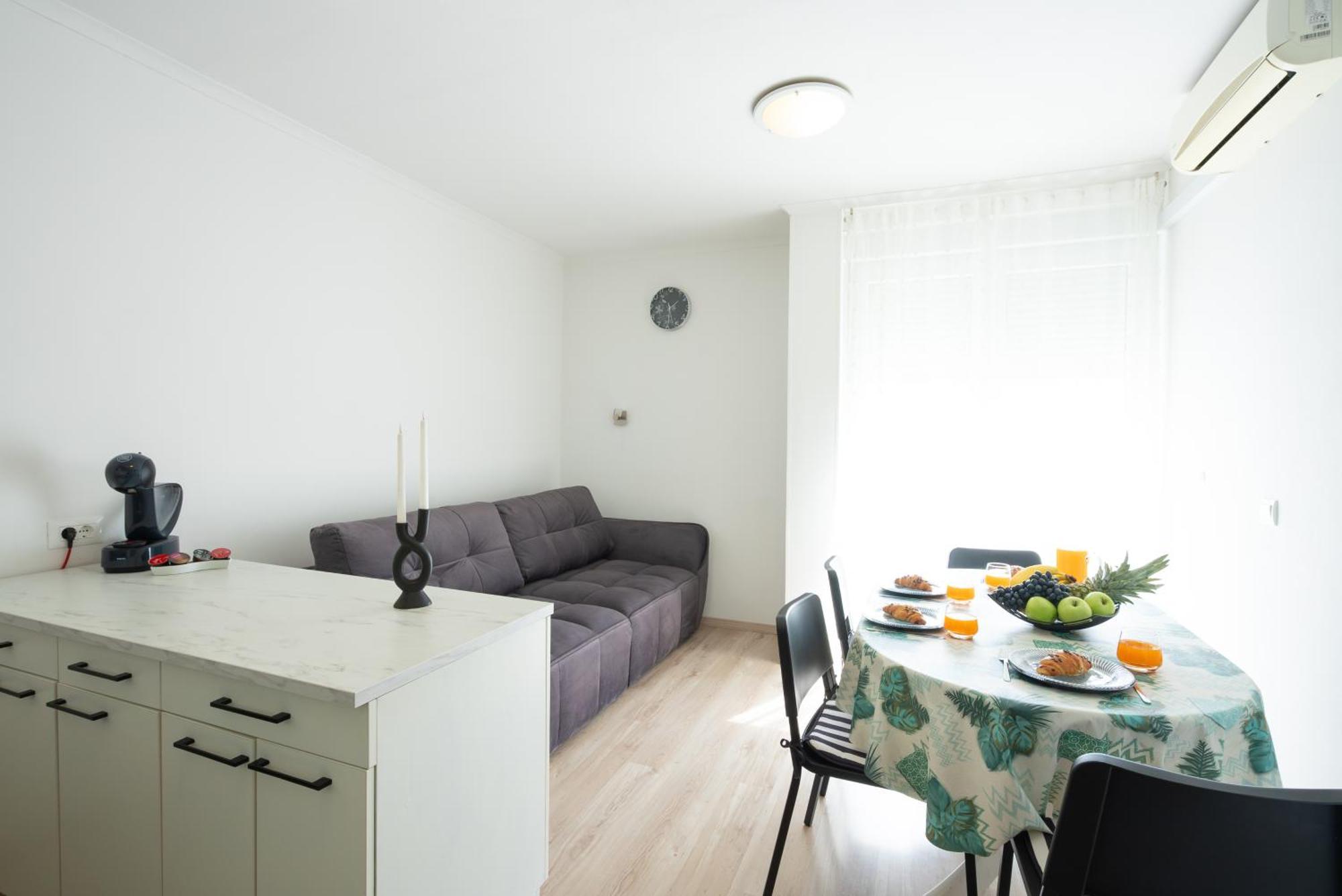 Adventure Apartment 75M2 Close To The Center Split Buitenkant foto